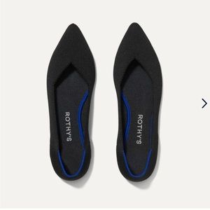 ✨Like New✨ Rothy’s “The Point” Black flat shoe